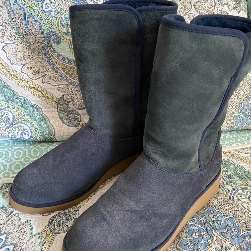 Genuine UGG Boots — EUC